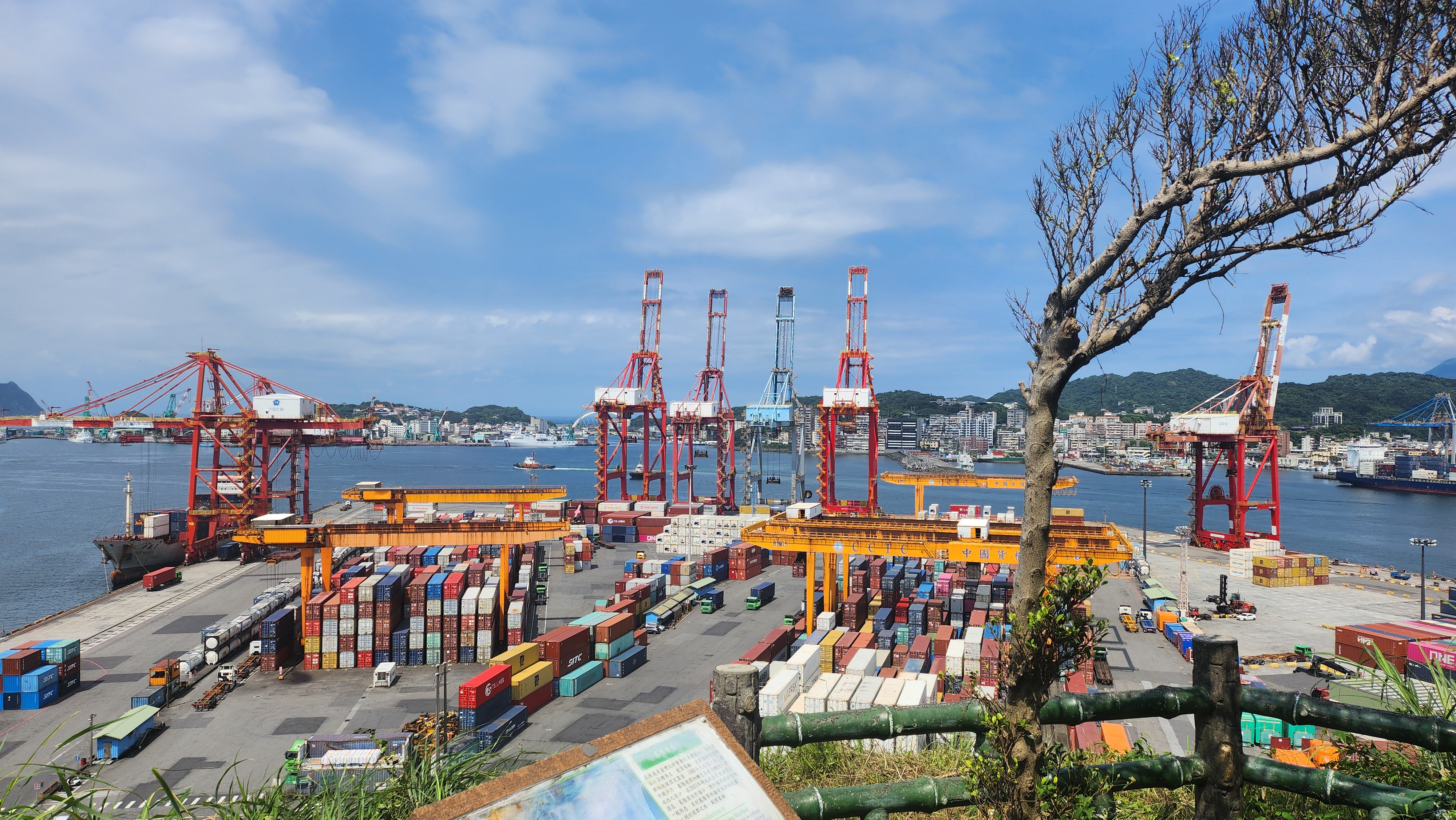 漫步。體驗基隆港西